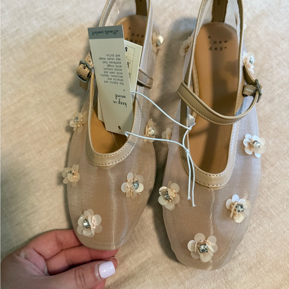 A New Day Women's Tan Floral Flats